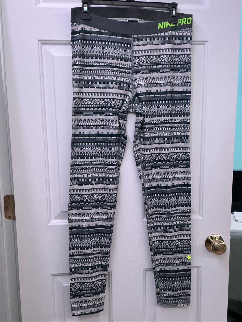 Nike Black & Gray Geo-Pattern Pro Leggings